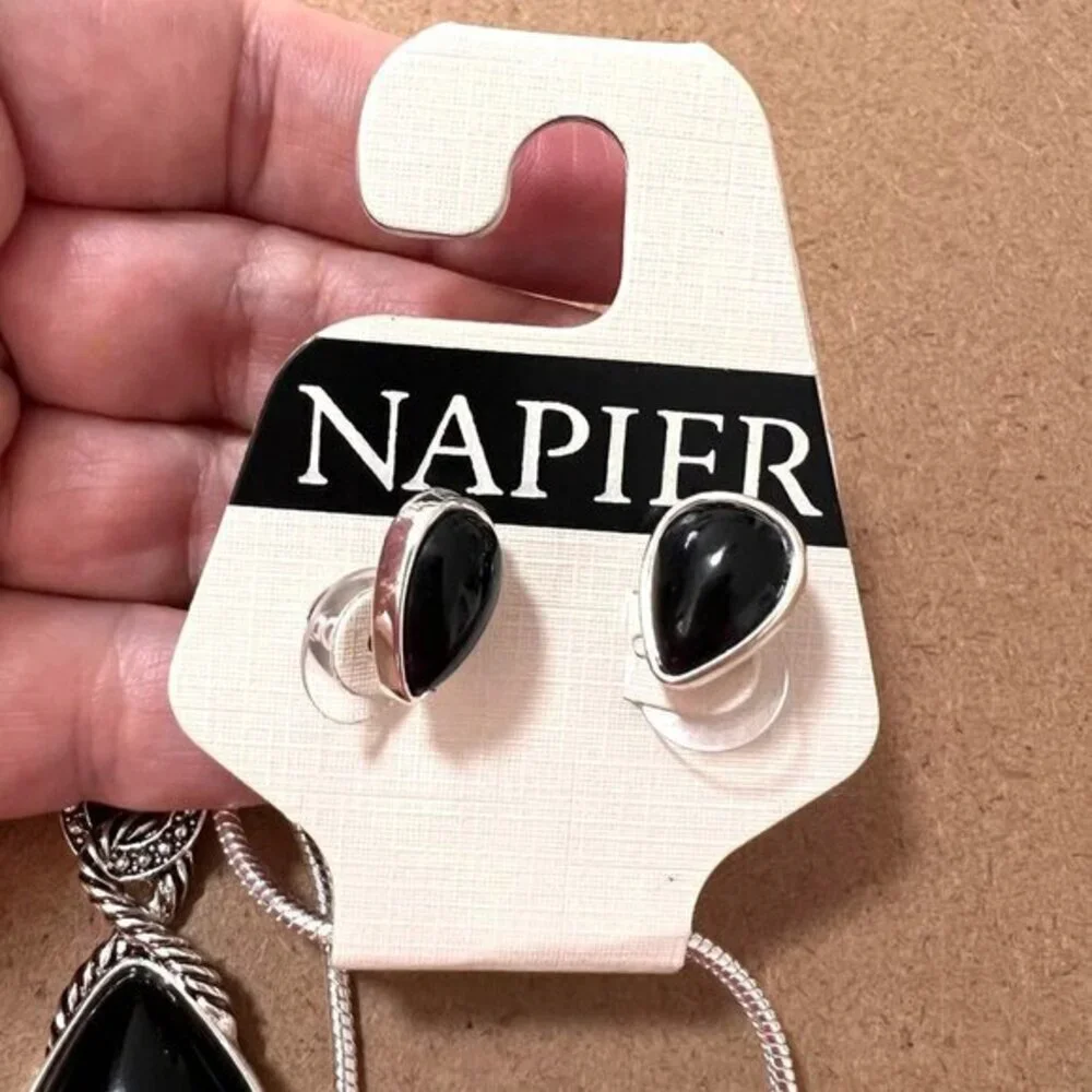 NAPIER‎ Necklace and earrings set Women's Vintage 18 in ext. 3.25 in